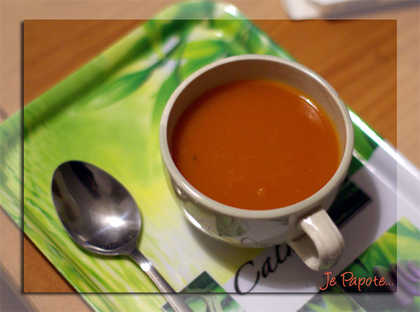 Soupe rouge de légumes