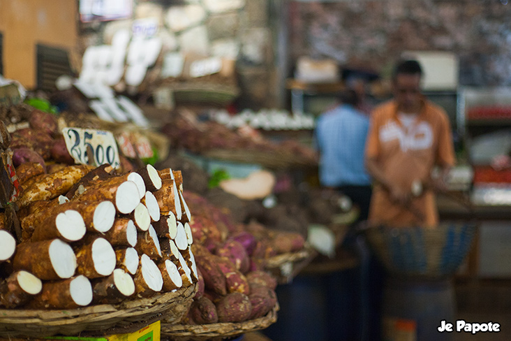 manioc au marché de Port Louis