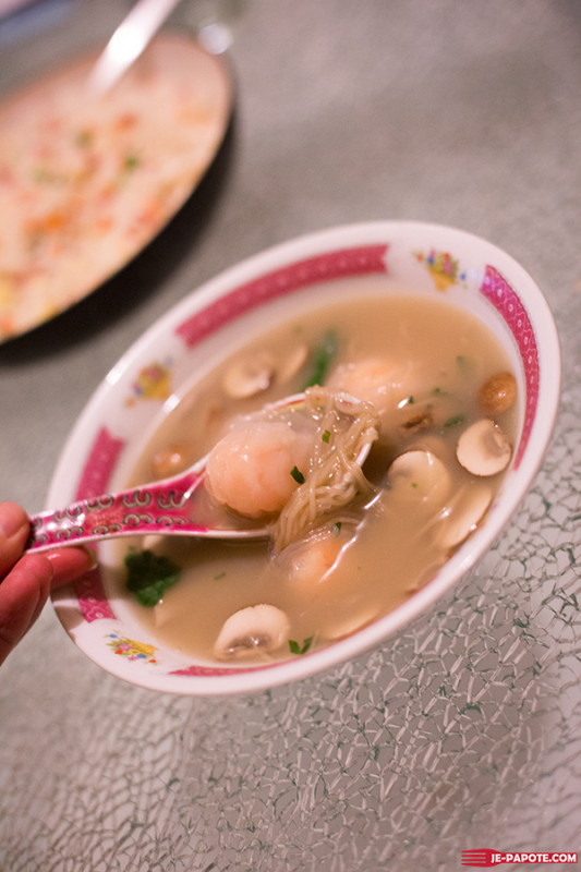 Soupe aux raviolis chinois