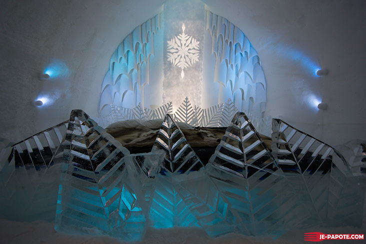 Art Suite Frozty Flower Ice Hotel