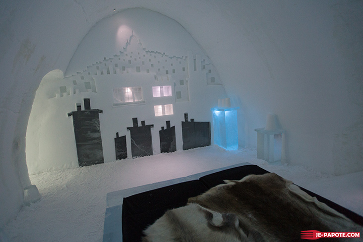 Art Suite Up There Ice Hotel
