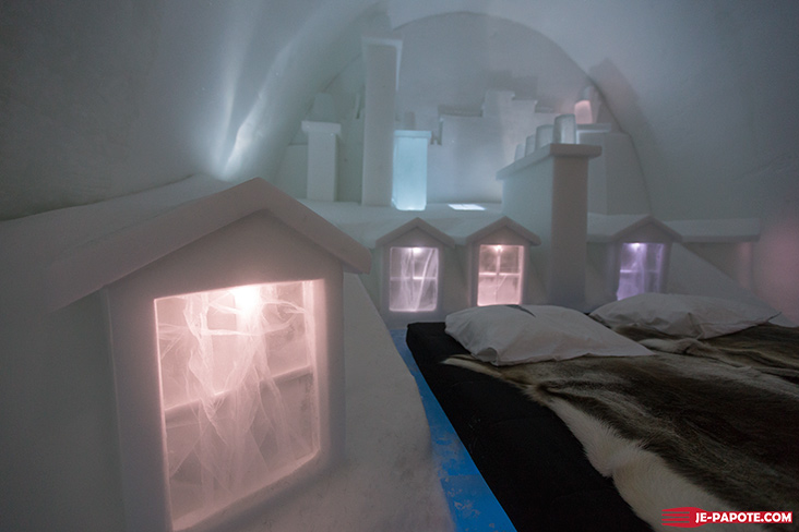 Art Suite Up There Ice Hotel