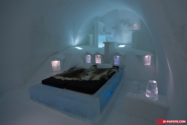 Art Suite Up There Ice Hotel