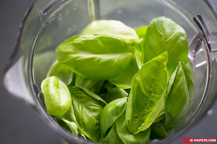 feuilles de basilic pesto