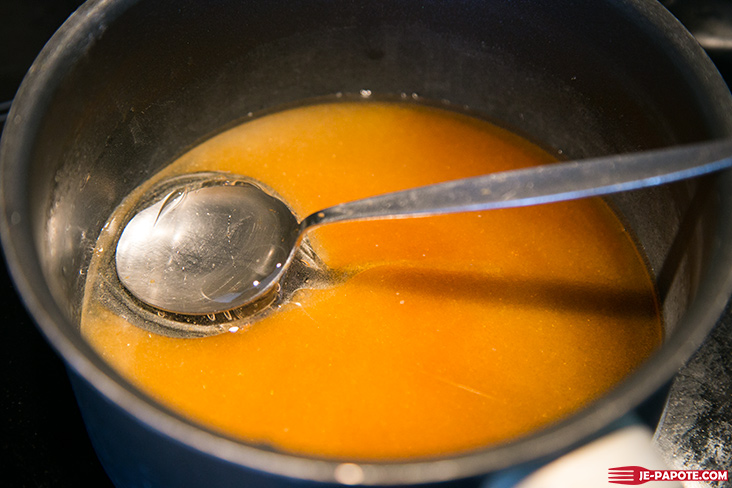 Mélange eau sucre et sirop de glucose