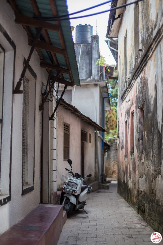 ruelle stone town