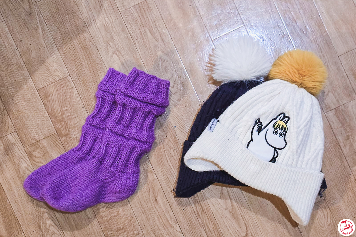 chaussettes en laine et bonnet